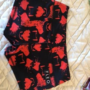 Fleo red black lion shorts